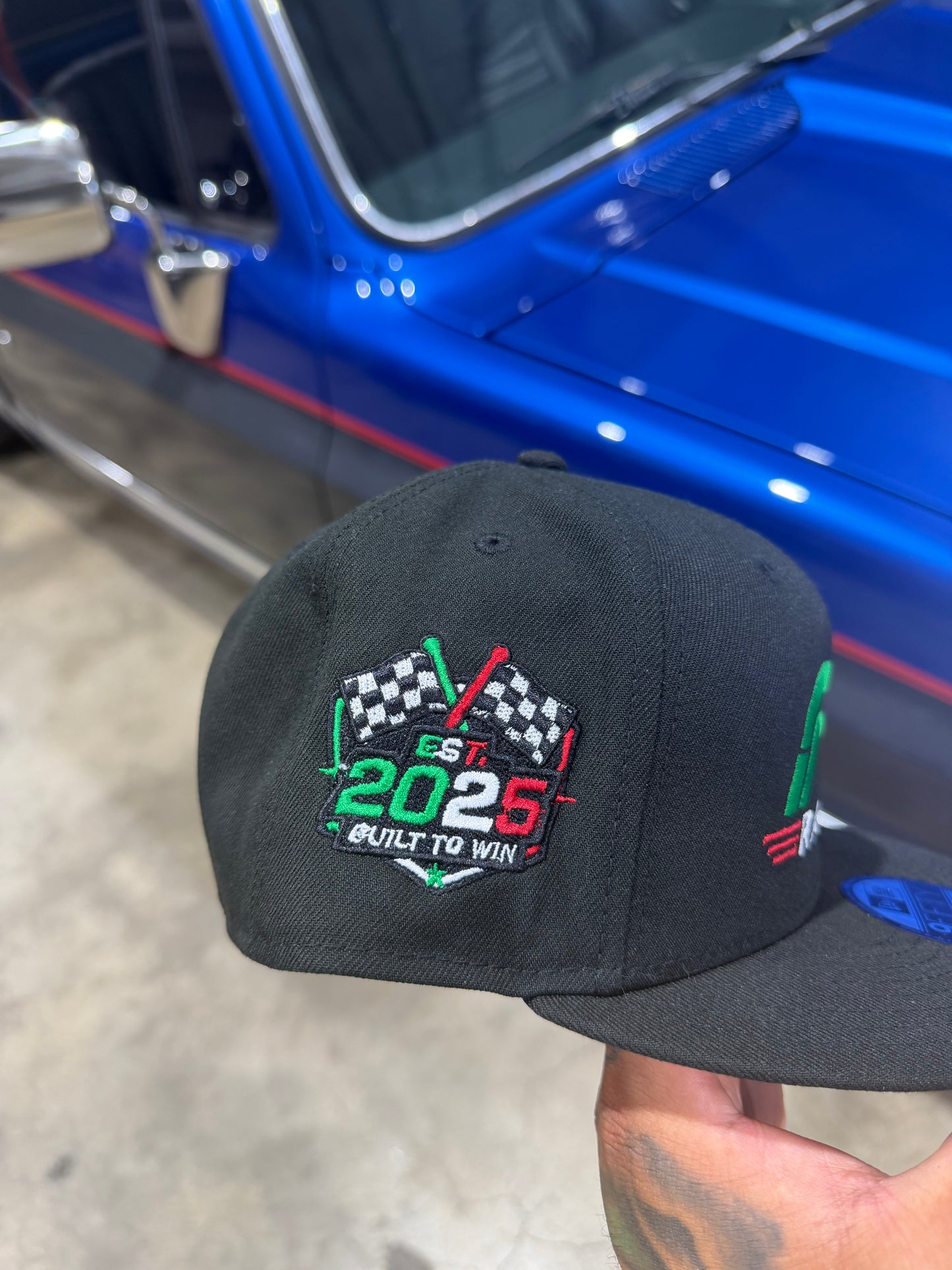 SIGNATURE NEW ERA HAT GREEN/RED